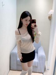 性感兼职嫩小妹