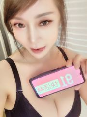 奶吸骚女神