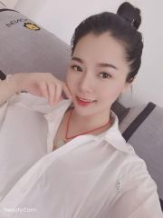 大胸服务型人妻