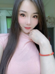 邻家女孩激烈舌吻，耐看身材好