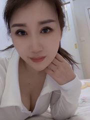 春节不放假服务型少妇
