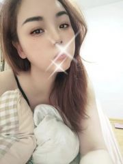 前凸后翘的小姐姐