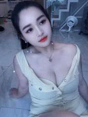 貌美肤白粉嫩大咪咪月儿