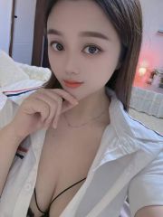 白皙翘臀少妇