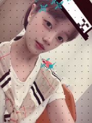 短发年轻小妹妹