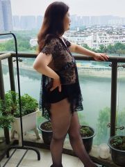 性价比翘臀姐姐