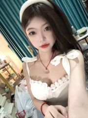甜美胸大的伊伊