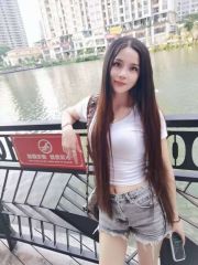 白皙娇媚嫩女