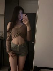 性感小妖精舌头很软