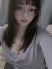 娇小蜜桃胸白嫩馒头逼