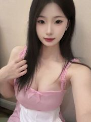 身材苗条大胸妹