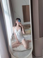 丰泽白皙大长腿御姐
