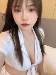 兰山妩媚性感小妹