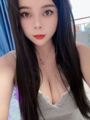 白嫩女孩胸大活好