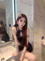 可爱腼腆小妞