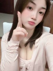 丰满性感大胸小妹