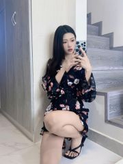 高挑清纯白嫩软妹