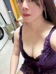 大胸瑜伽老师下体会喷水