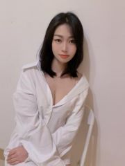 体验妹妹粉嫩小鲍鱼
