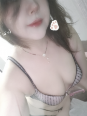 湖塘黑丝妹