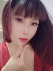 身材苗条乖巧可爱又粉