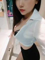 年轻漂亮小妖精雪儿