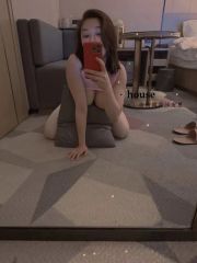 风骚美乳舌吻粉嫩少女