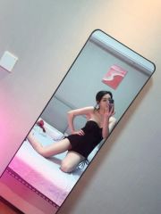 泰州嫩妹奶子很大很白很软