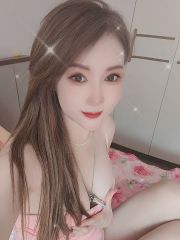 性感白皙丰满骚货眼睛勾人