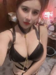 前凸后翘混血少妇