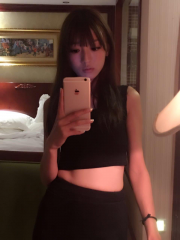 白皙嫩妹馒头一线天馒头逼