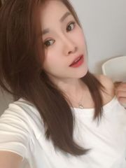 性感嫩妹身材一流会配合