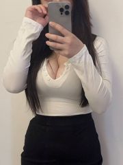 肤白貌美大长腿小骚妹服务很到位
