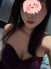 反差嫩妹骚气十足