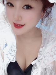 姿势多迷人少女