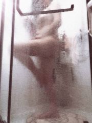 巨乳舔脚榨汁姐媚雪