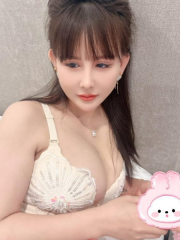 极品粉嫩骚货小美美，鲍鱼紧致
