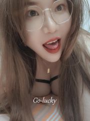 大屁股长发眼镜少妇