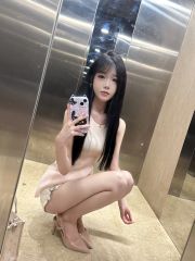 性感粉嫩多汁小姐姐